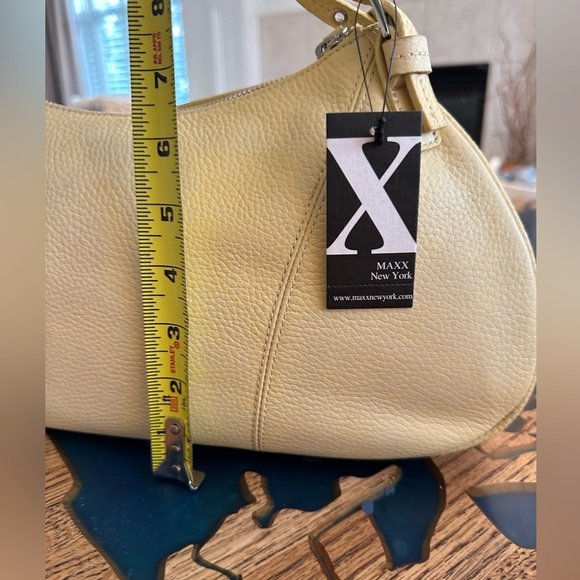 Max Studio Light Butter Yellow Shoulder Handbag Paisley Interior - Picture 5 of 9